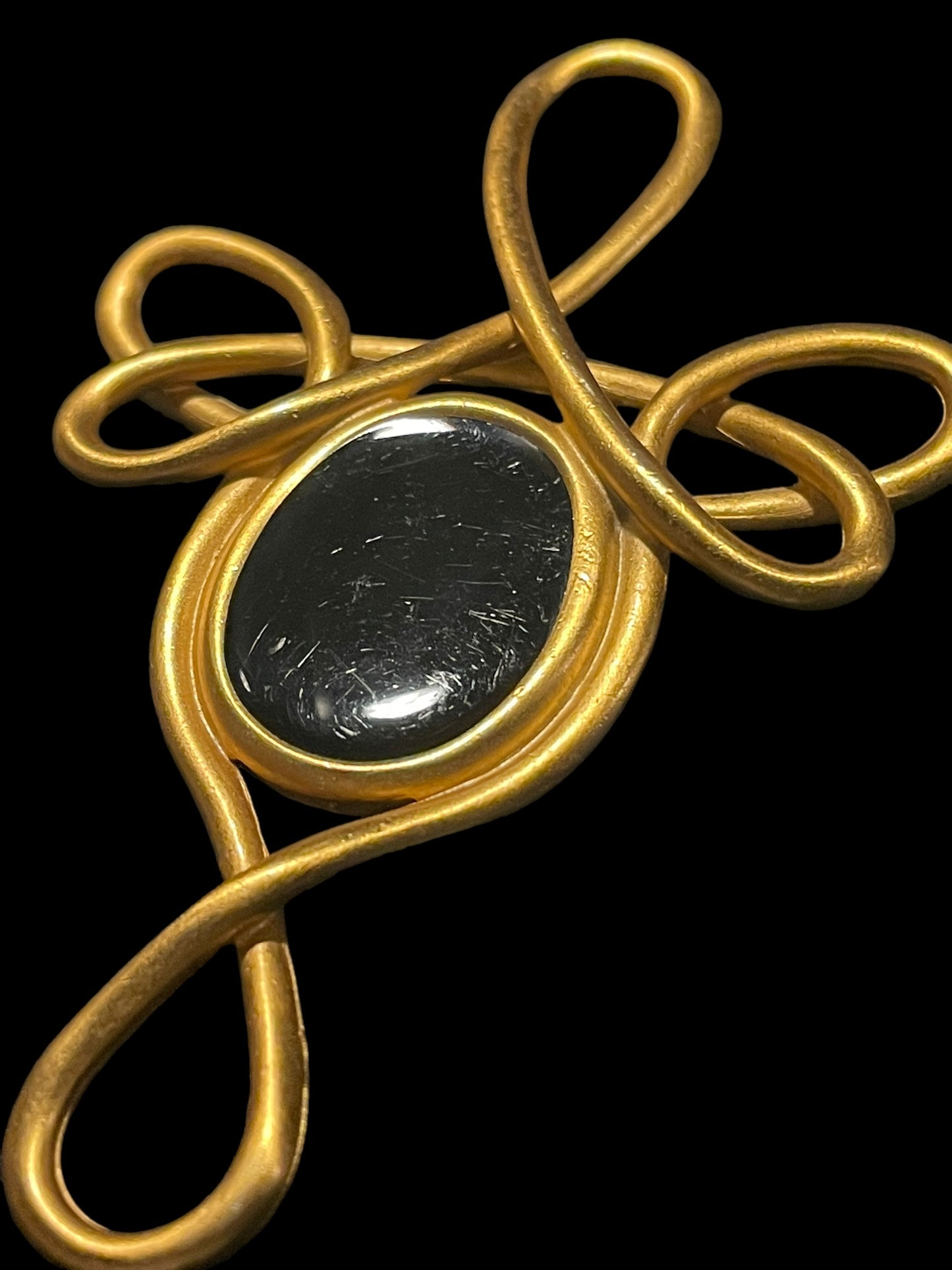 80's Modernist Brushed Gold Onyx Celtic Twists Cross 4" Brooch