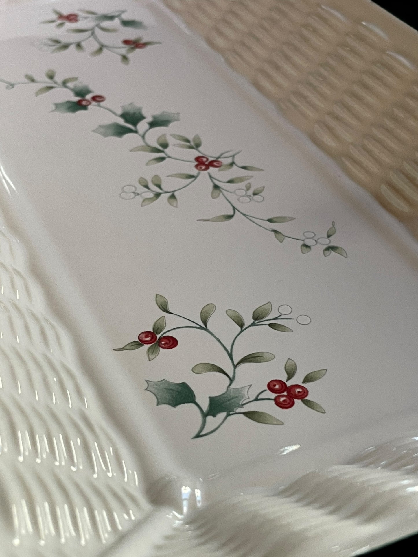 Pfaltzgraff Winterberry Ceramic Wicker Tray