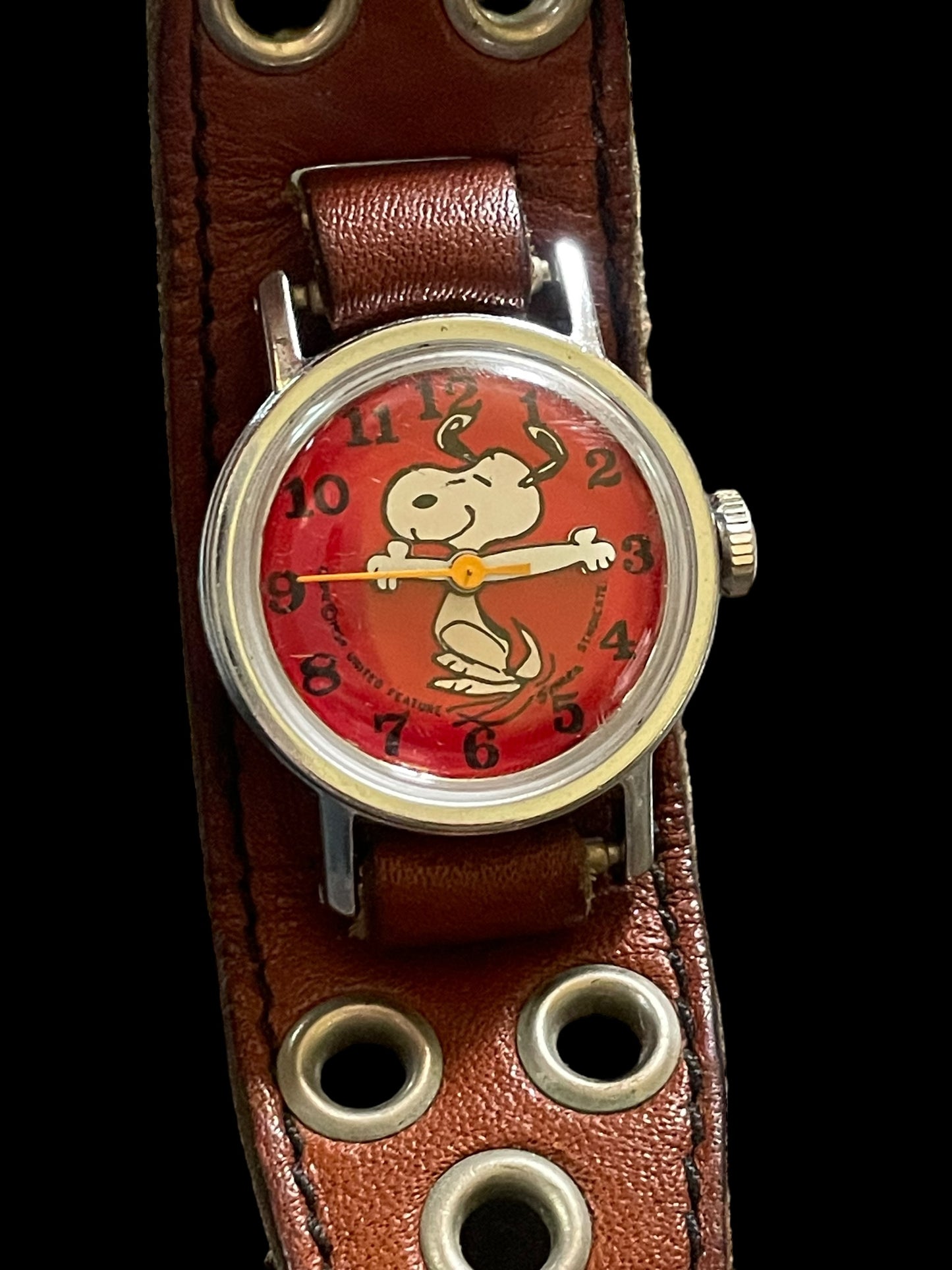 Vintage Leather Band Red Dial Snoopy Detachable Case Watch