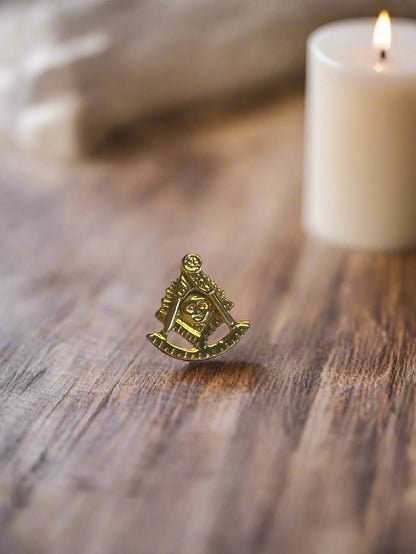 Mens Gold Tone Freemason Masonic Lodge Mini Tie Pin Vintage