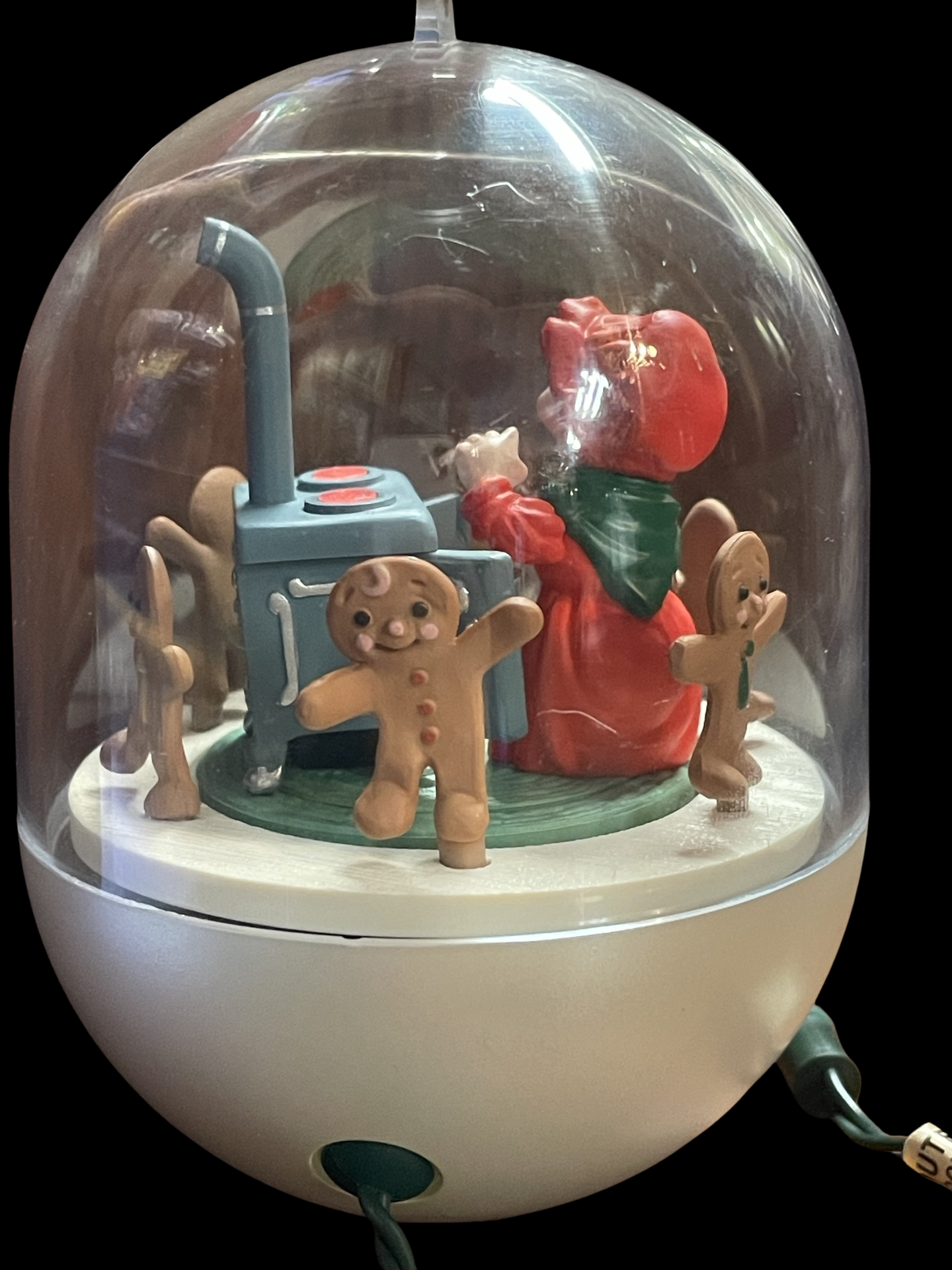 1990 Hallmark Keepsake Ornament Mrs Santa's Kitchen