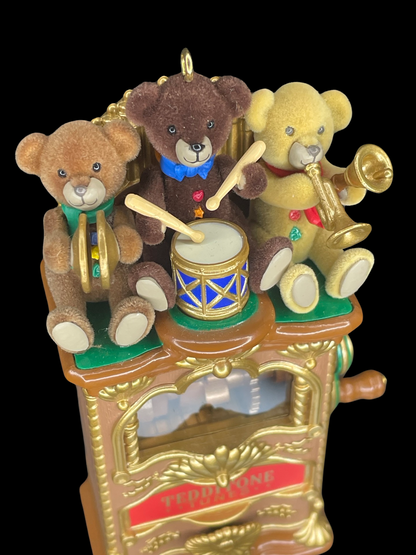 2006 Hallmark Keepsake Ornament Teddy Bear Band, Magic