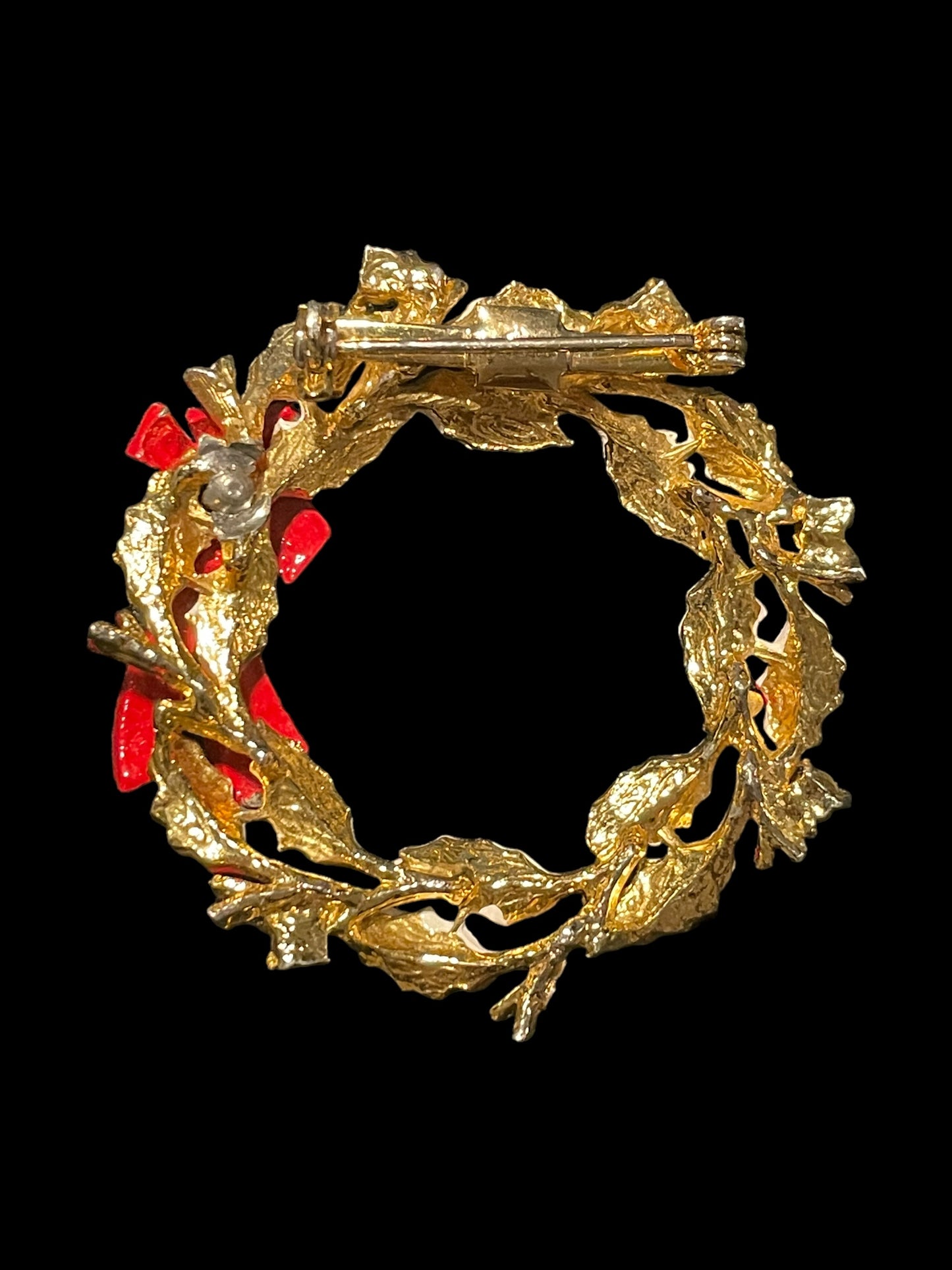 Vintage Gold Tone Christmas Wreath with Red Enamel Ribbon and Rhinestones Brooch