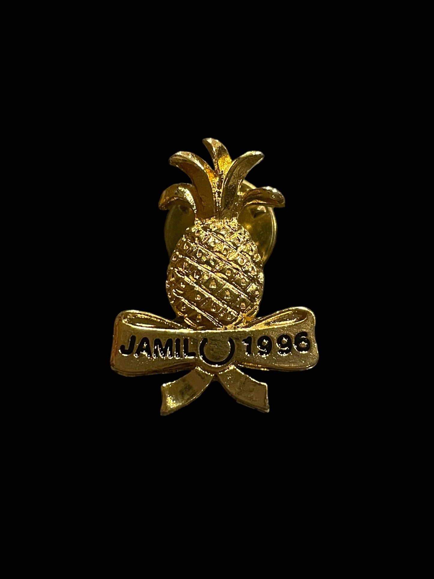 1996 Jamil Gold Toned Bow and Pineapple Brooch Pin