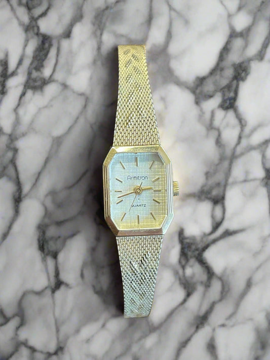 Armitron E. Gluck Corp 25/4136 Gold Tone Quartz Movement Ladies Mesh Band Wrist Watch Vintage