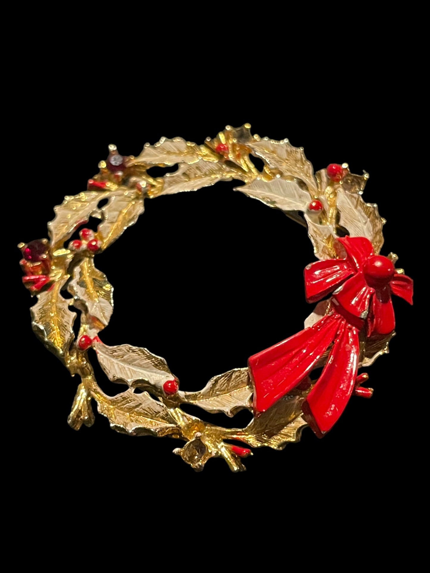 Vintage Gold Tone Christmas Wreath with Red Enamel Ribbon and Rhinestones Brooch