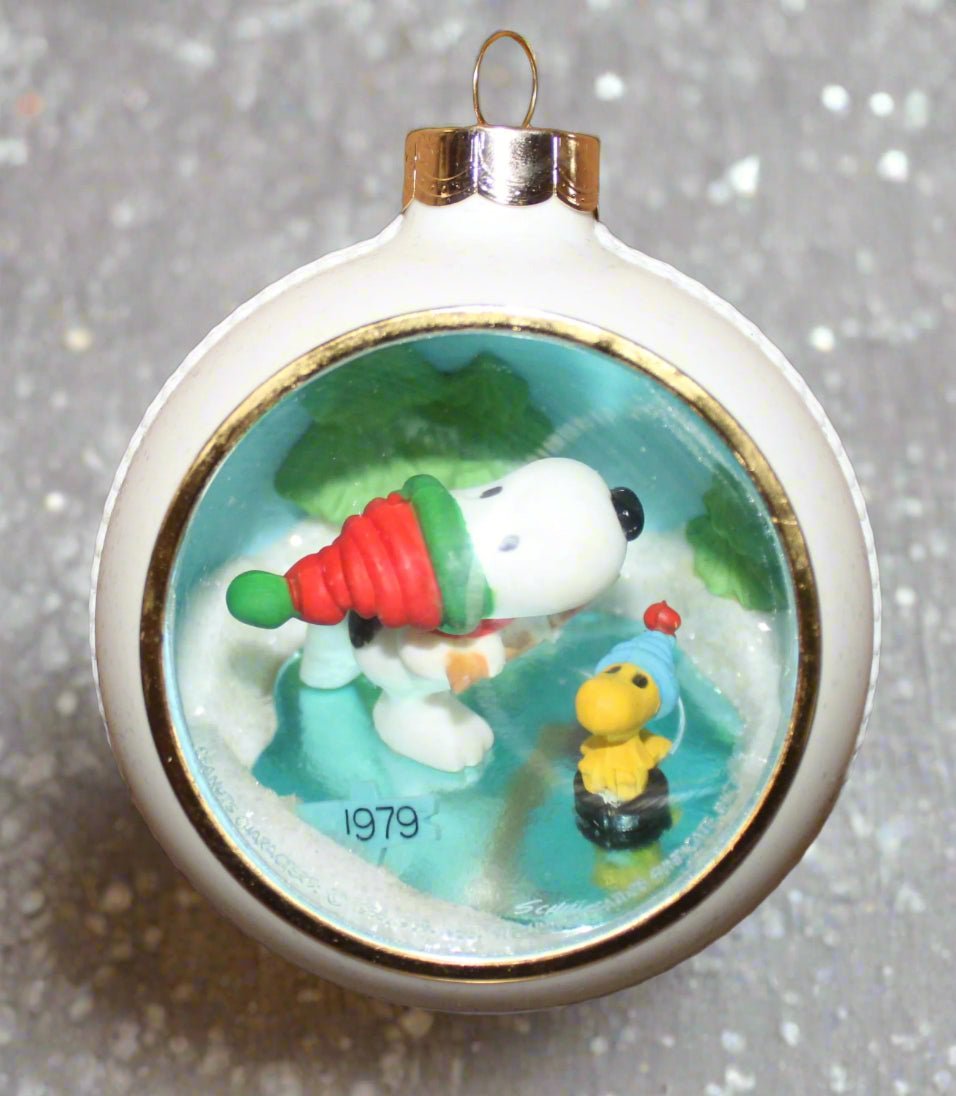 1979 Hallmark Tree Trimmer Dated Ornament Ice Hockey Holiday Peanuts Snoopy