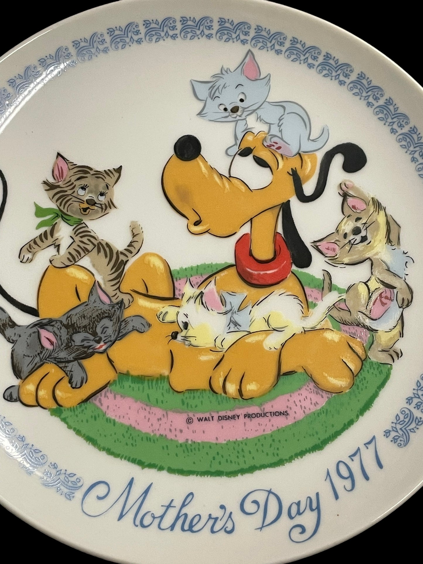 Disney Mothers Day 1977 Decorative Plate