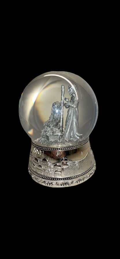 Wallace Silversmiths 2001 Christmas Silver Plated Snow Globe